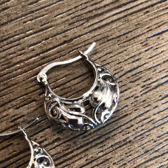 Sterling Puffy Leaf Vine Filigree Hoop Earrings - Picture 5 of 13